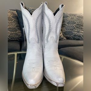 NWT White mid-calf Cowgirl Boots